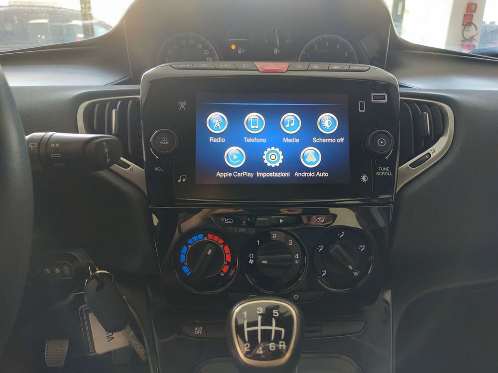 Lancia Ypsilon usata a Reggio Emilia (12)