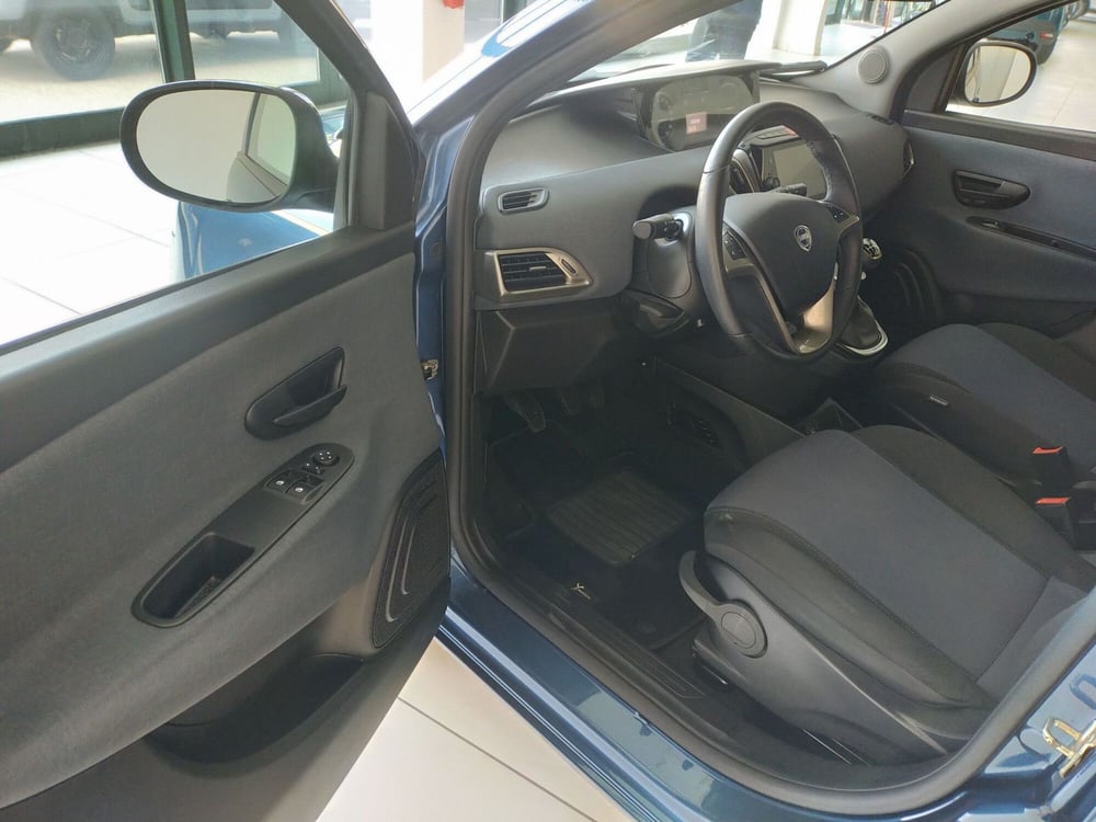 Lancia Ypsilon usata a Reggio Emilia (7)