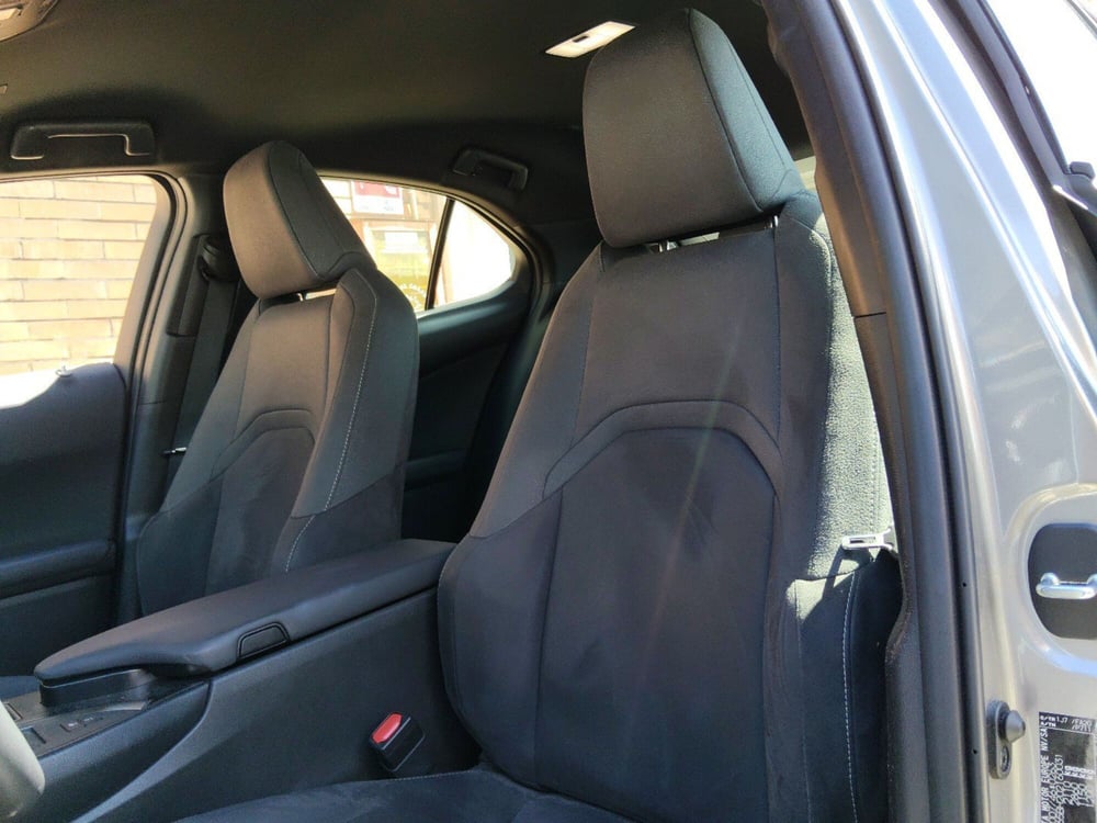 Lexus UX usata a Pescara (10)