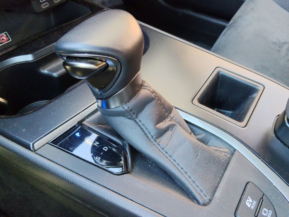 Lexus UX usata a Pescara (14)
