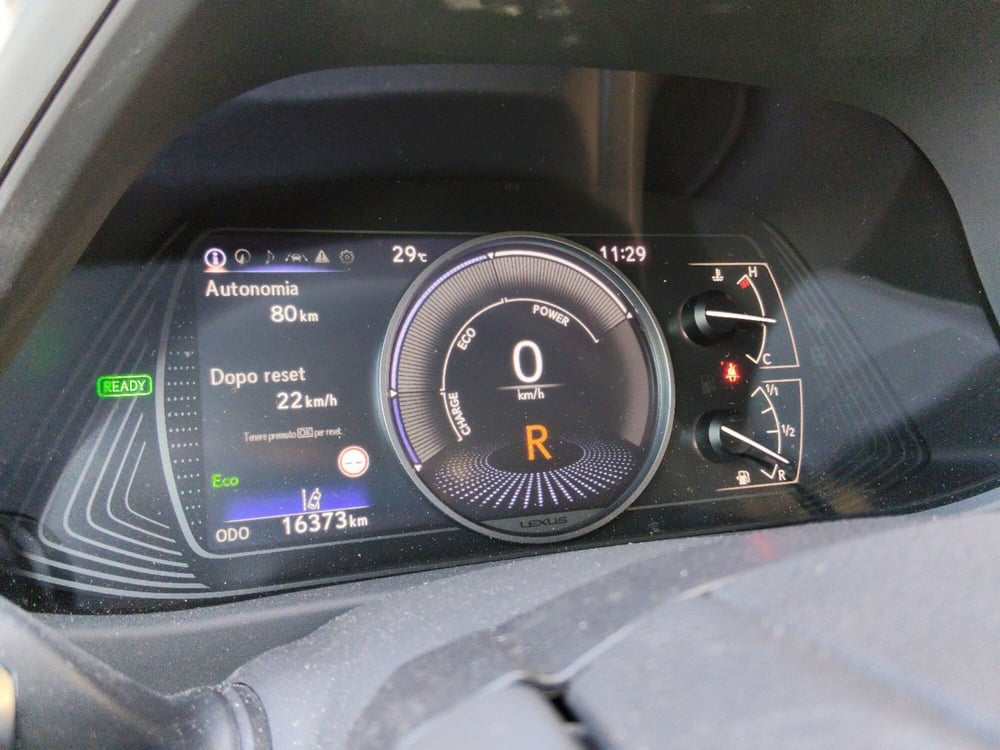 Lexus UX usata a Pescara (18)