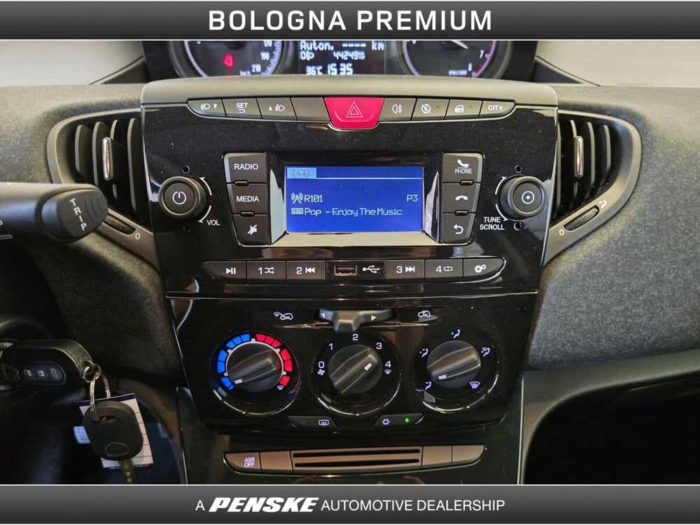 Lancia Ypsilon usata a Bologna (12)