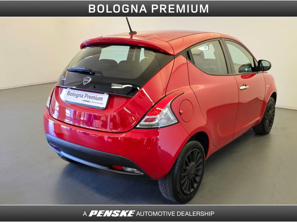 Lancia Ypsilon usata a Bologna (2)