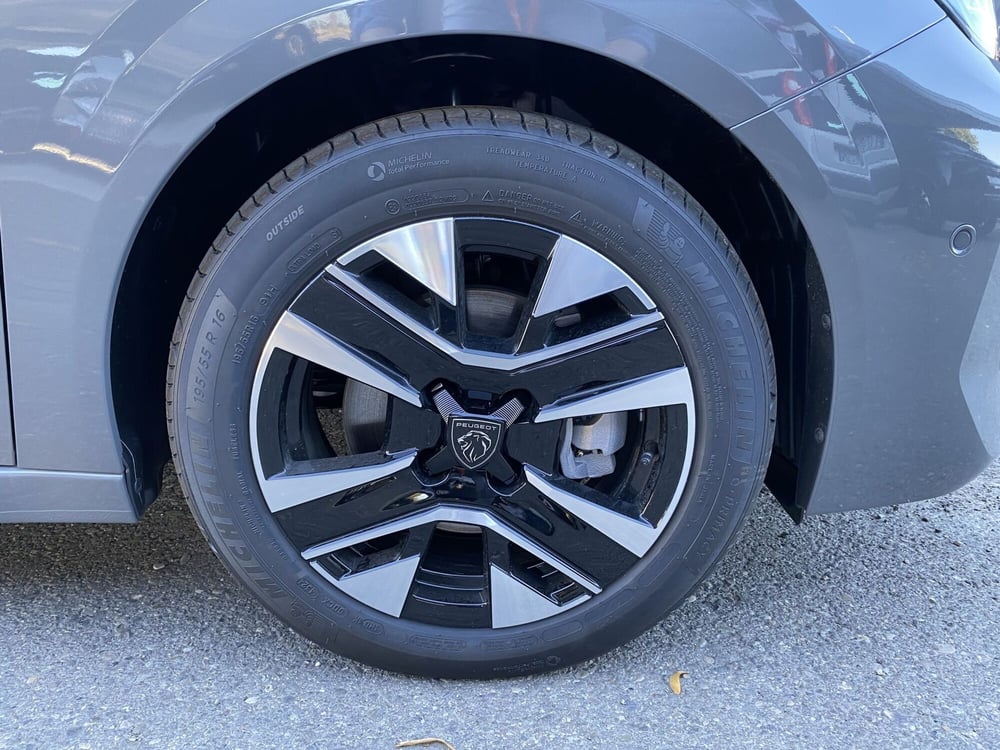 Peugeot 208 nuova a Modena (8)