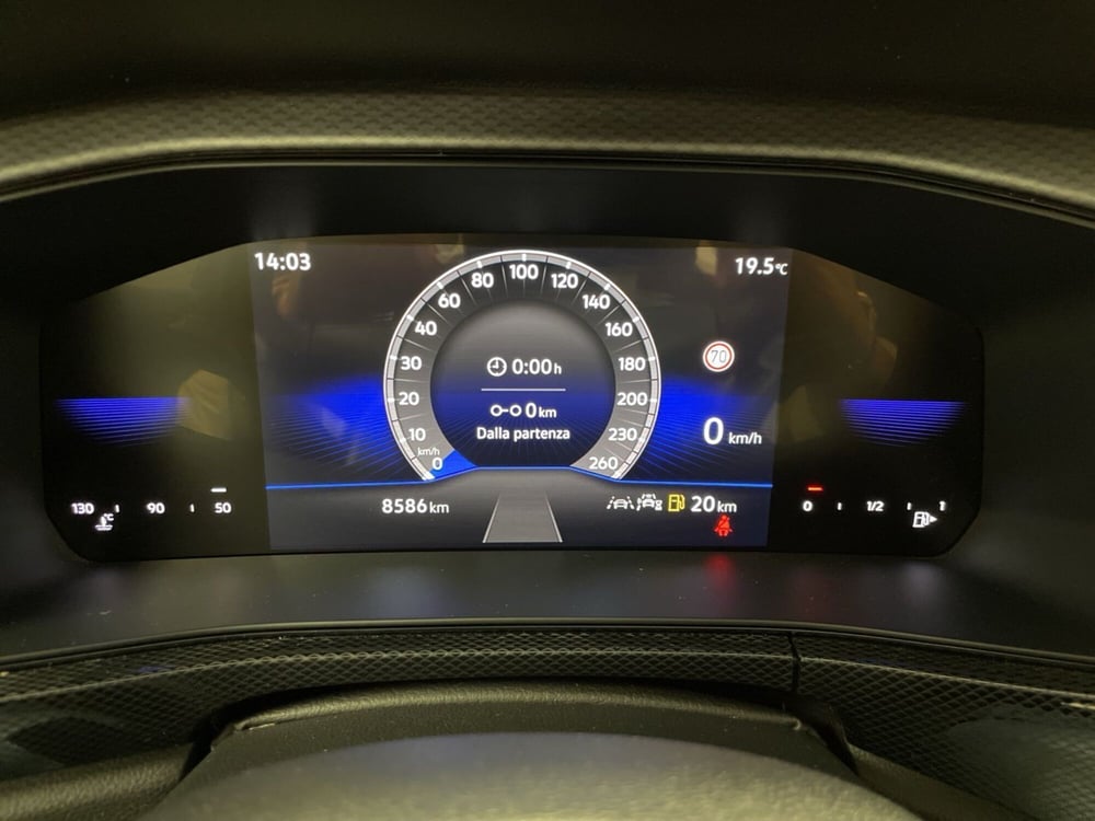 Volkswagen T-Cross usata a Varese (8)