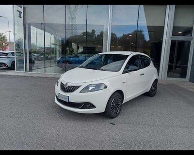 Lancia Ypsilon 1.0 FireFly 5 porte S&amp;S Hybrid Ecochic Silver del 2024 usata a Portogruaro