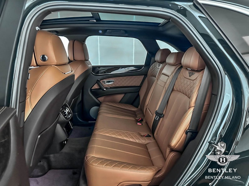 Bentley Bentayga usata a Milano (12)