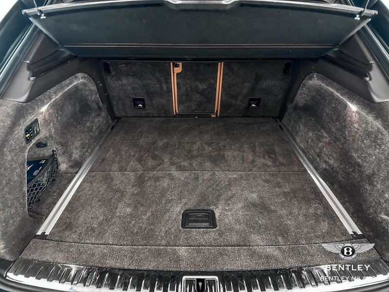 Bentley Bentayga usata a Milano (13)