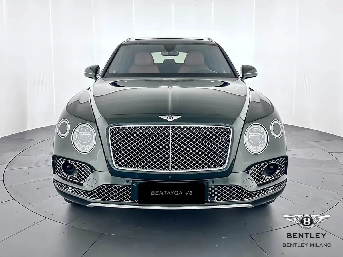 Bentley Bentayga usata a Milano (2)