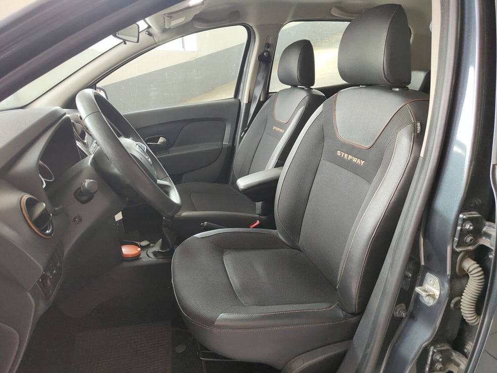 Dacia Sandero usata a Torino (17)