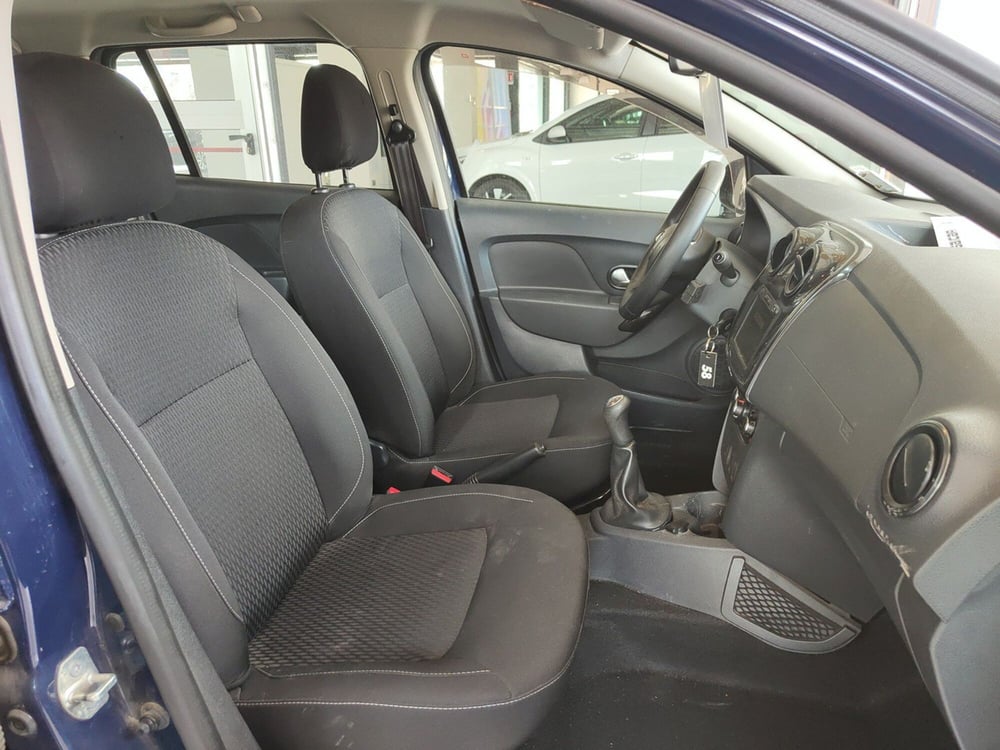 Dacia Logan usata a Torino (12)