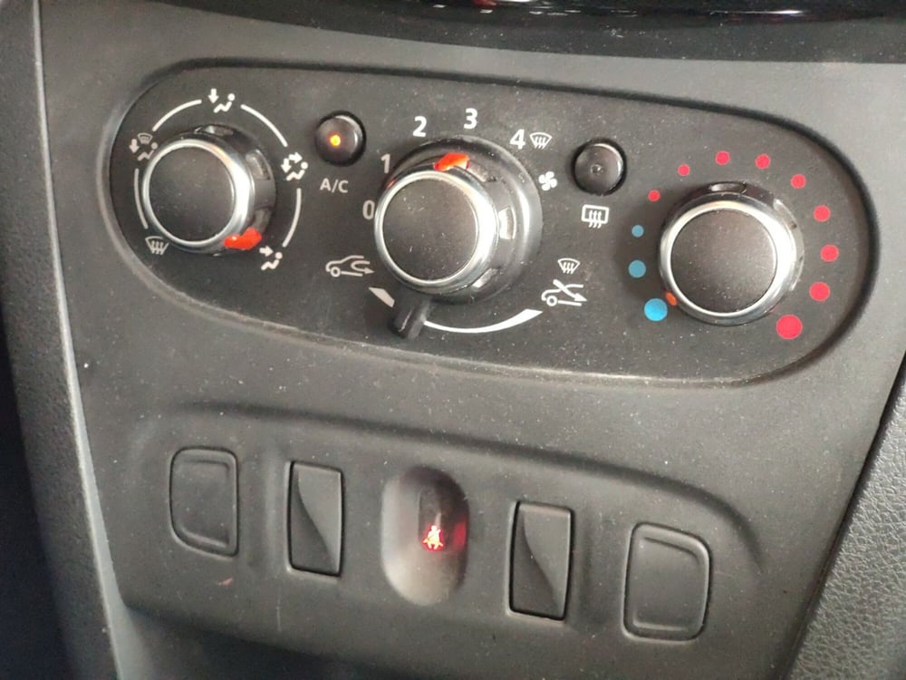 Dacia Logan usata a Torino (19)