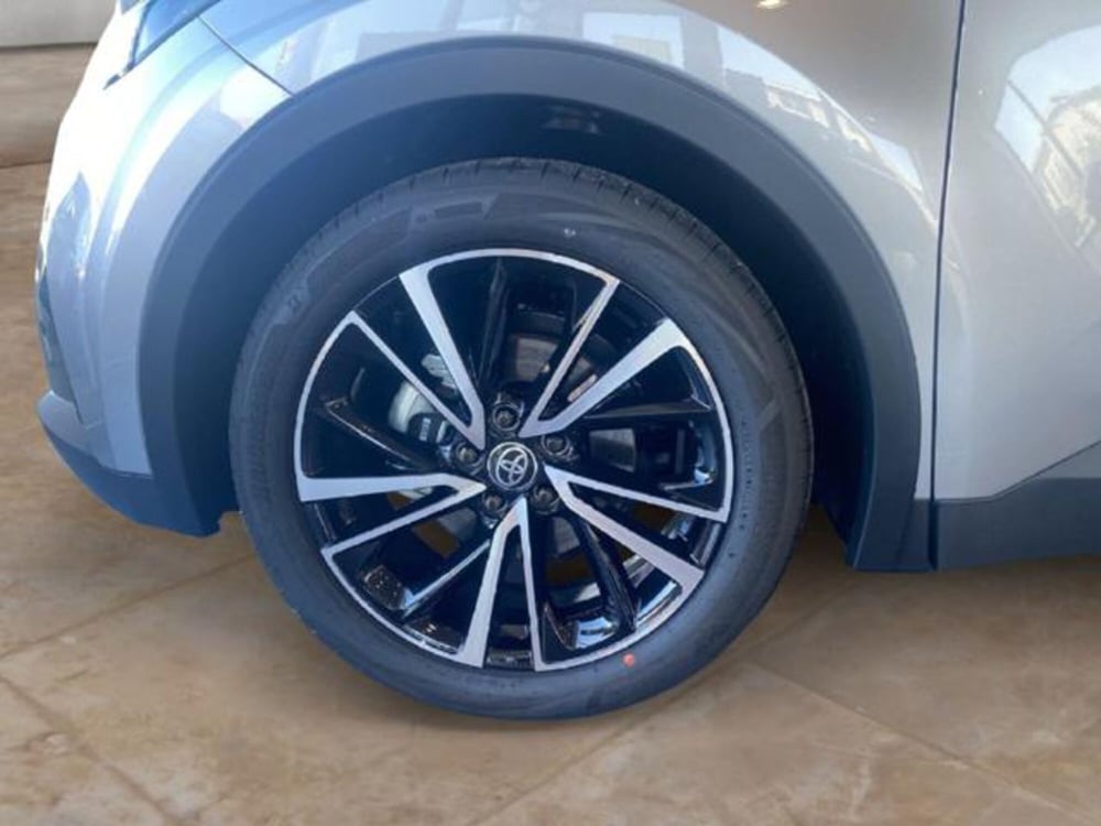 Toyota Toyota C-HR nuova a Vercelli (14)