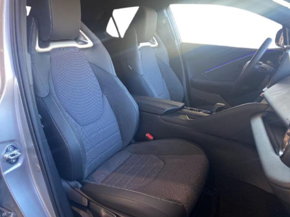 Toyota Toyota C-HR nuova a Vercelli (6)