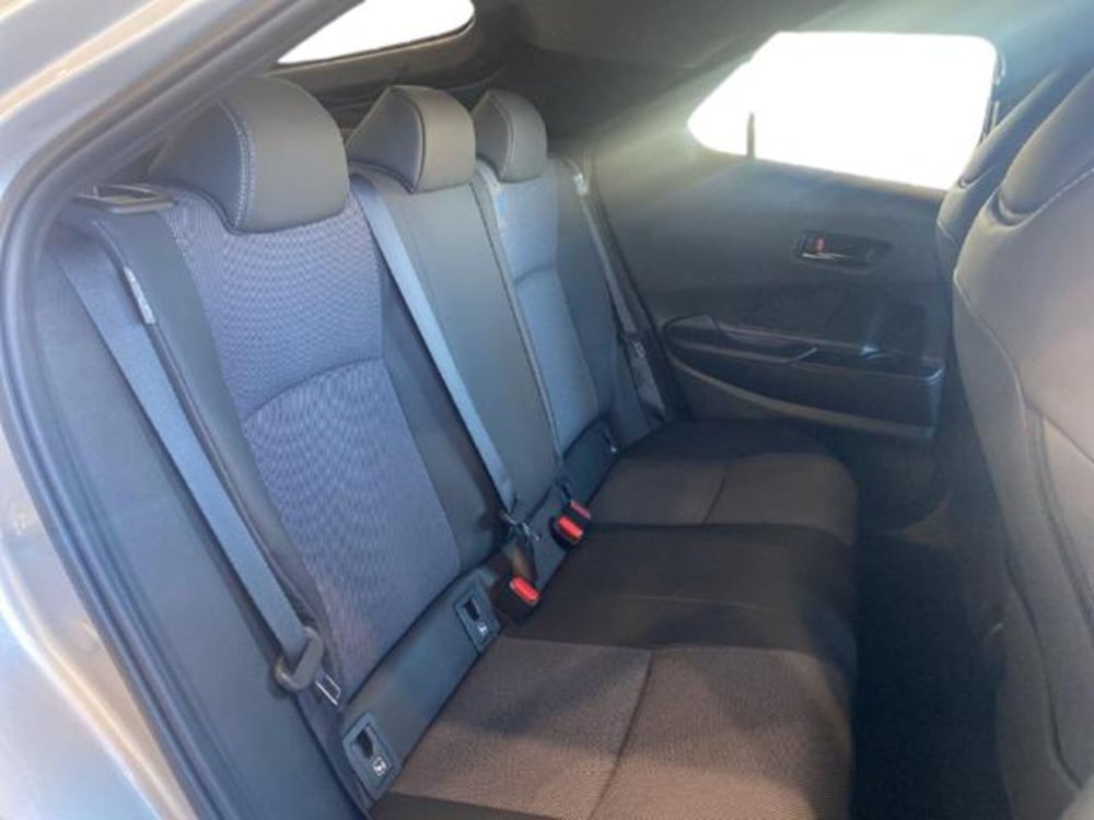 Toyota Toyota C-HR nuova a Vercelli (7)