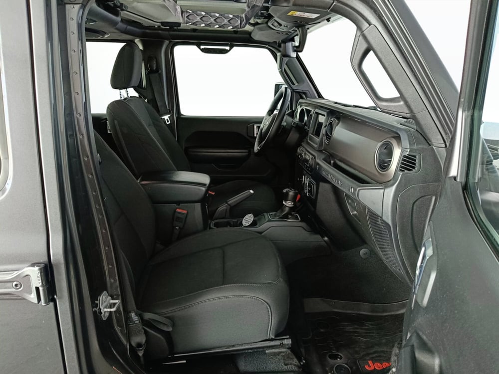 Jeep Wrangler Unlimited usata a Ascoli Piceno (11)