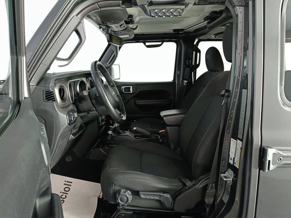 Jeep Wrangler Unlimited usata a Ascoli Piceno (8)