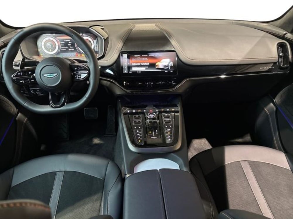 Aston Martin DBX nuova a Bologna (13)