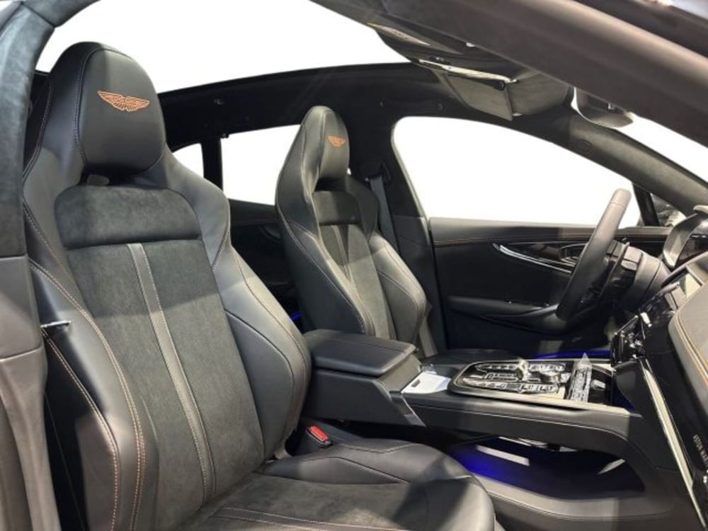 Aston Martin DBX nuova a Bologna (16)