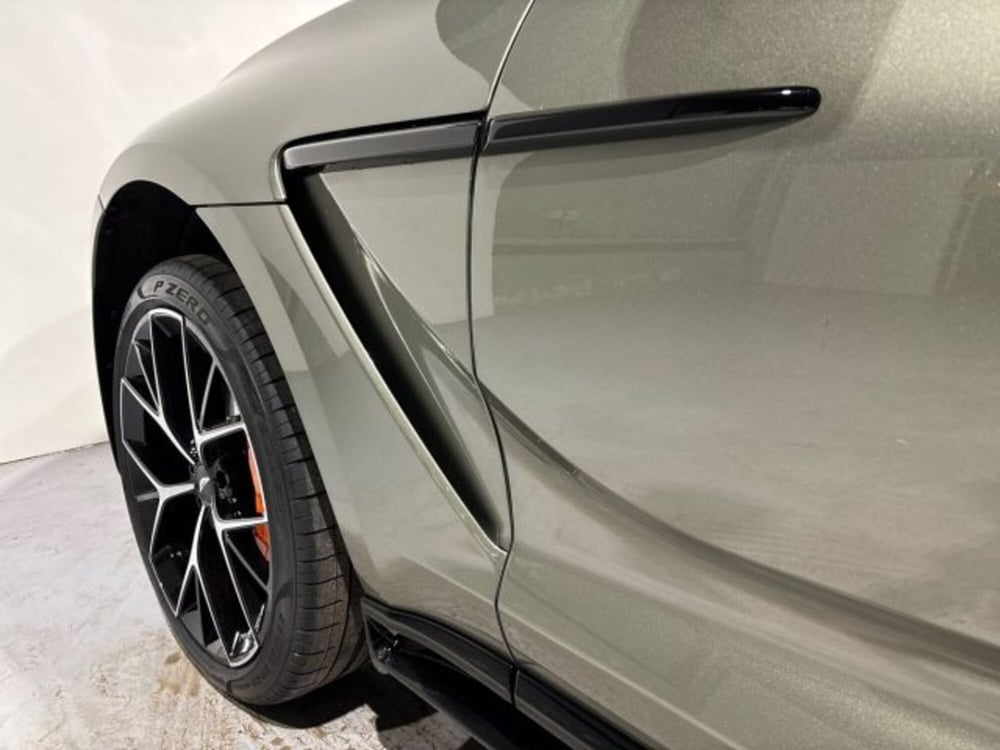 Aston Martin DBX nuova a Bologna (18)