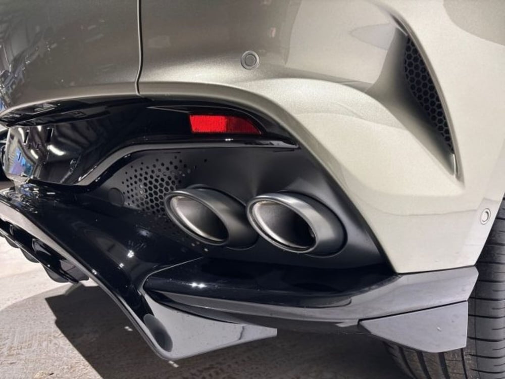 Aston Martin DBX nuova a Bologna (19)