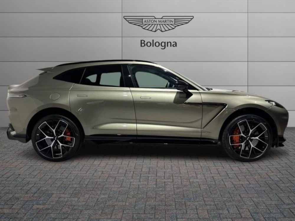 Aston Martin DBX nuova a Bologna (2)