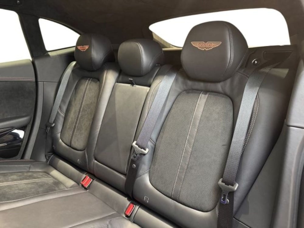 Aston Martin DBX nuova a Bologna (9)