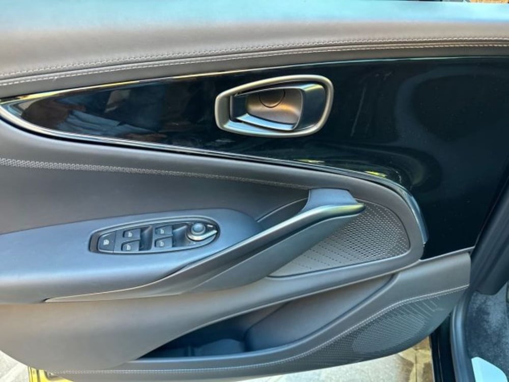 Aston Martin DBX usata a Bologna (10)