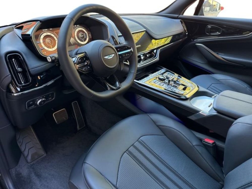 Aston Martin DBX usata a Bologna (11)