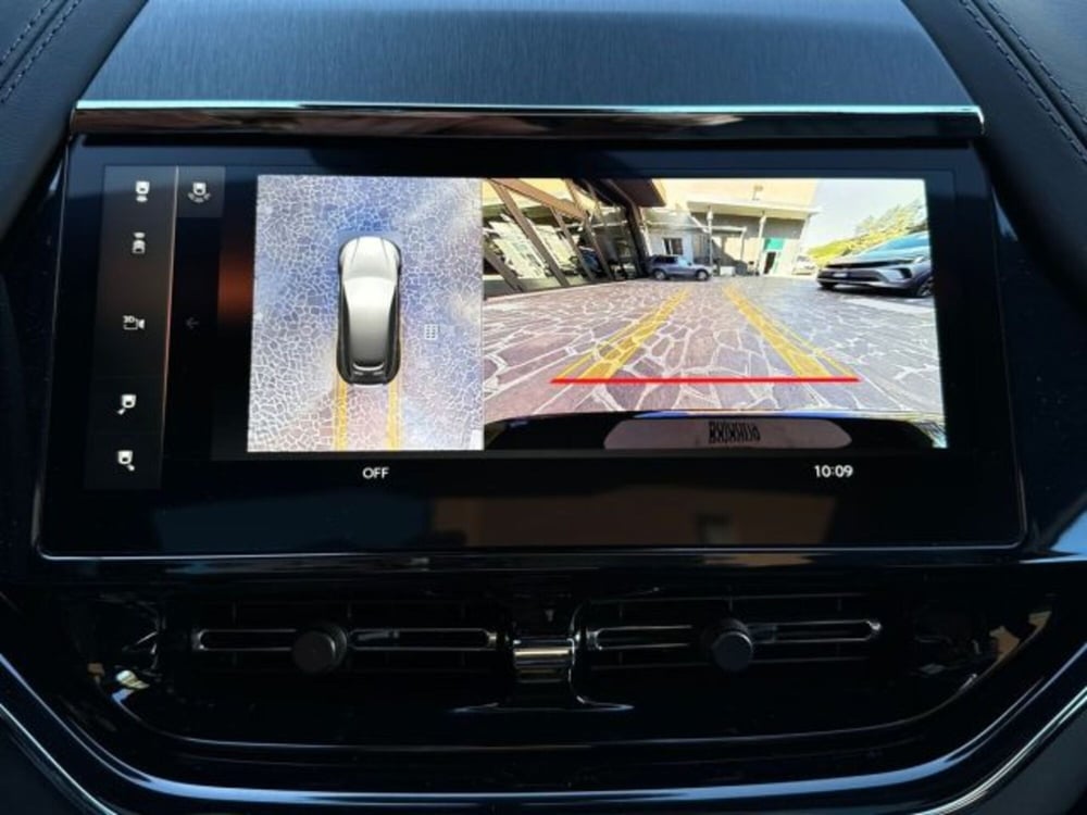 Aston Martin DBX usata a Bologna (12)
