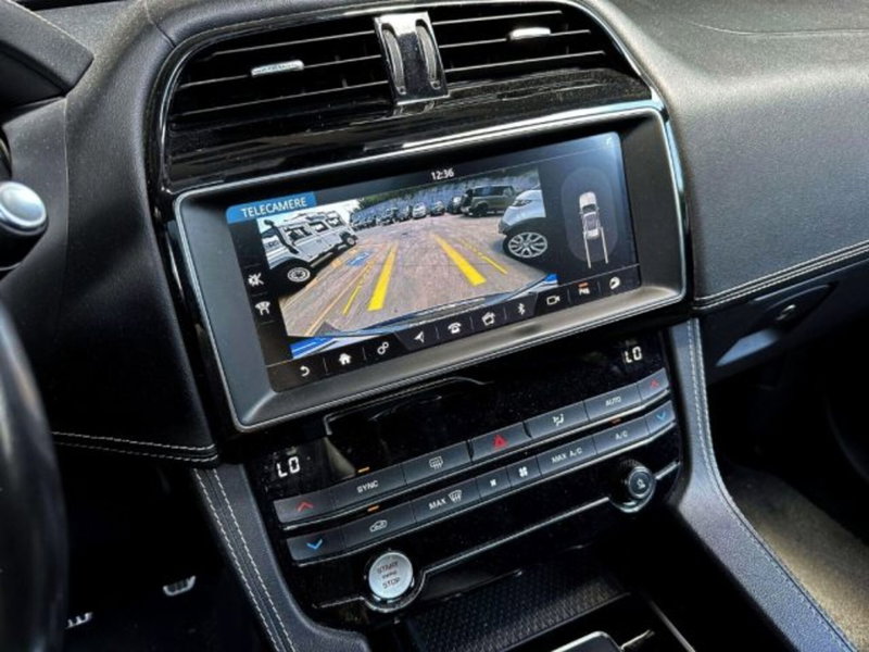 Jaguar F-Pace usata a Siena (12)