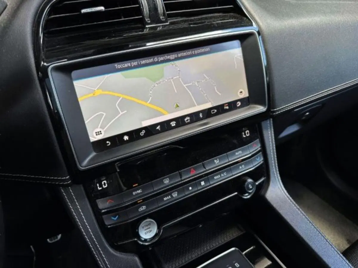 Jaguar F-Pace usata a Siena (13)