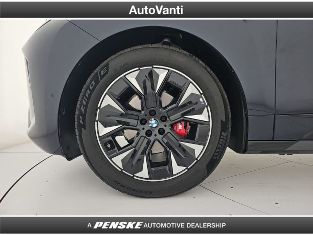 BMW iX usata a Bologna (9)