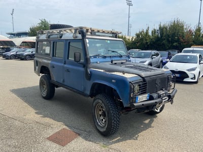 Land Rover Defender 110 2.5 Td5 cat Station Wagon del 2005 usata a Piacenza