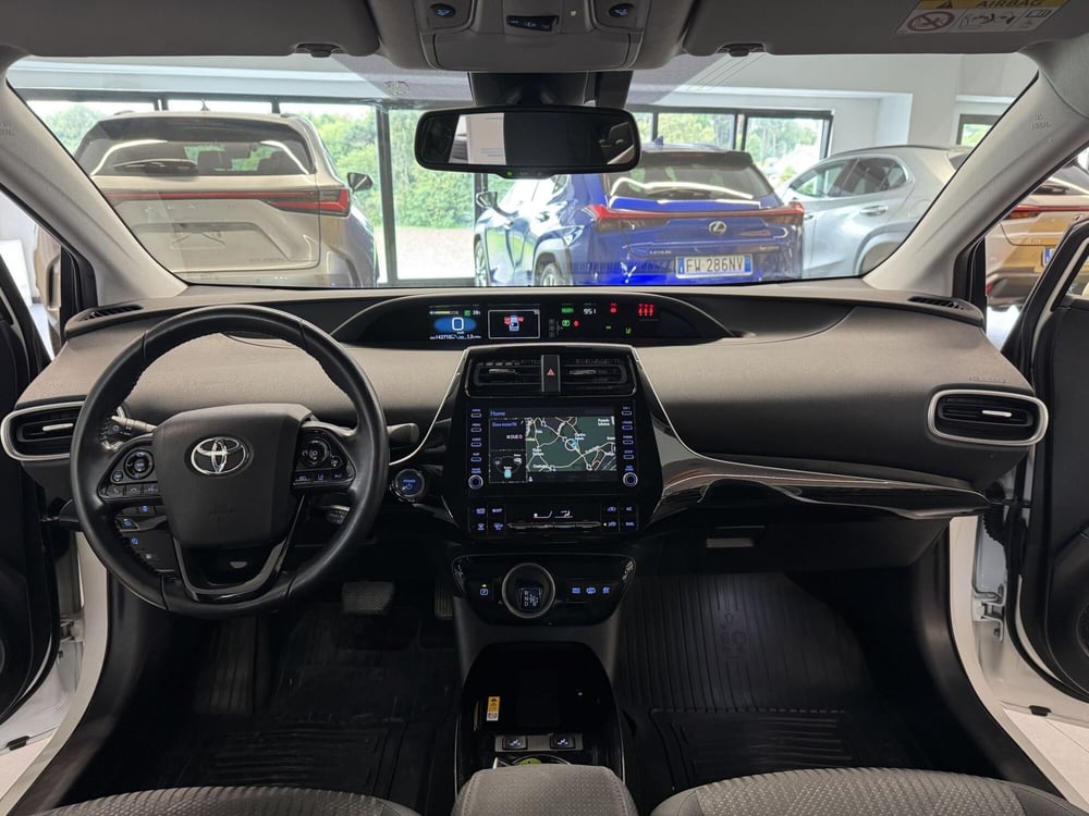 Toyota Prius Plug-in usata a Como (8)