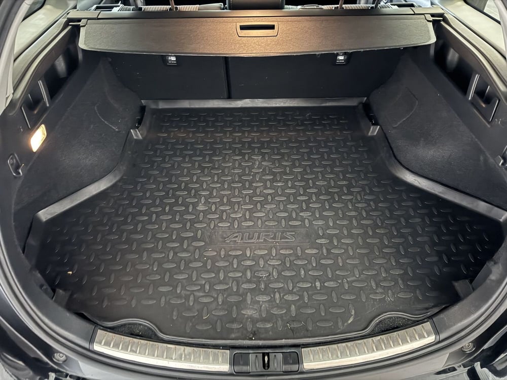 Toyota Auris Station Wagon usata a Como (11)