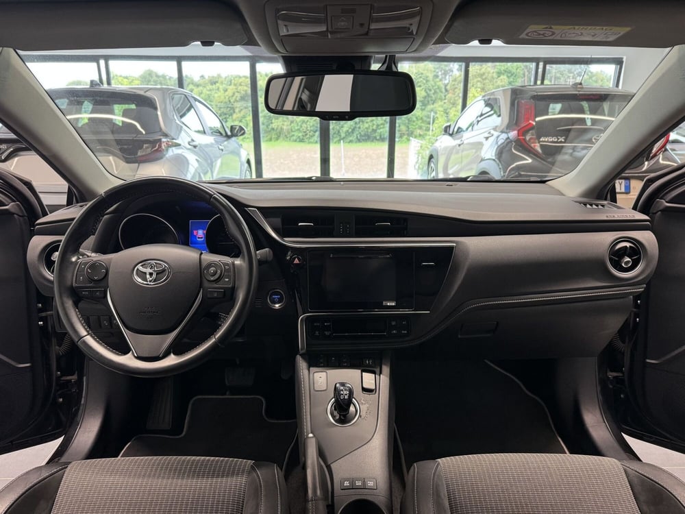 Toyota Auris Station Wagon usata a Como (7)