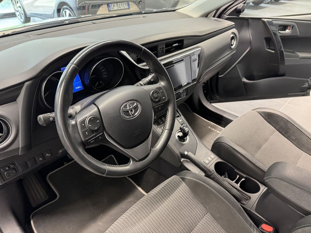 Toyota Auris Station Wagon usata a Como (9)