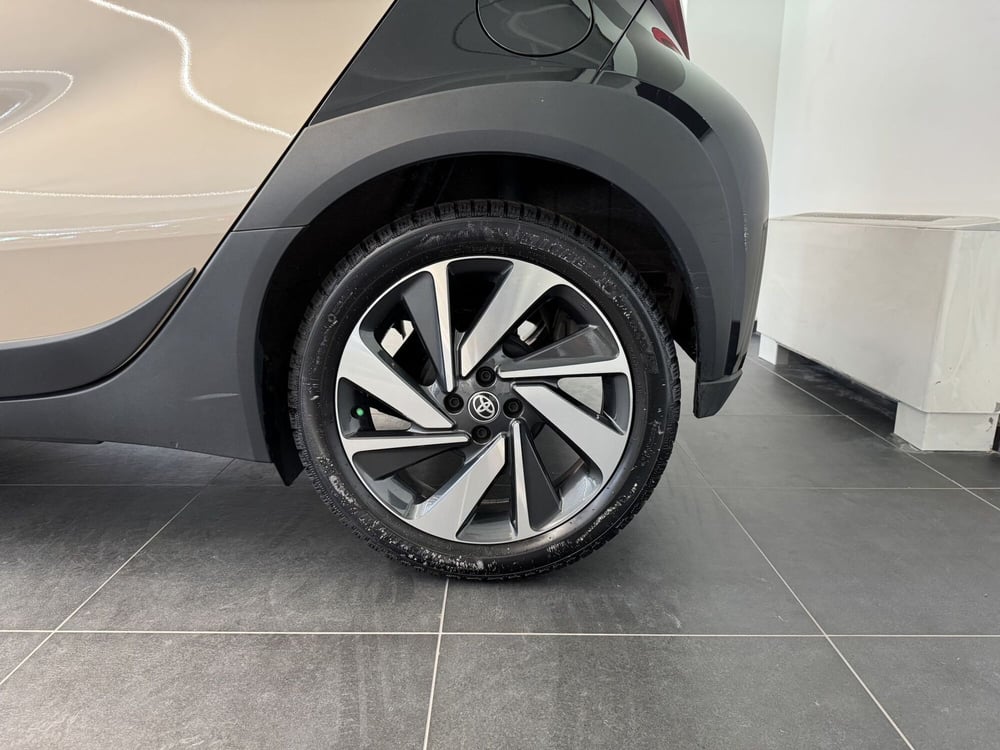 Toyota Aygo X usata a Como (11)