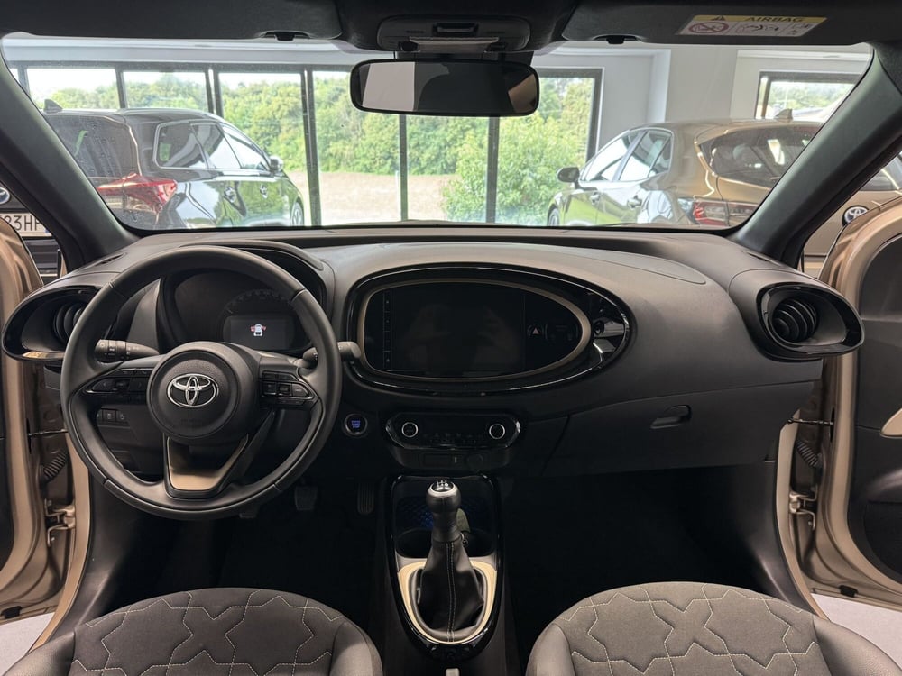 Toyota Aygo X usata a Como (7)
