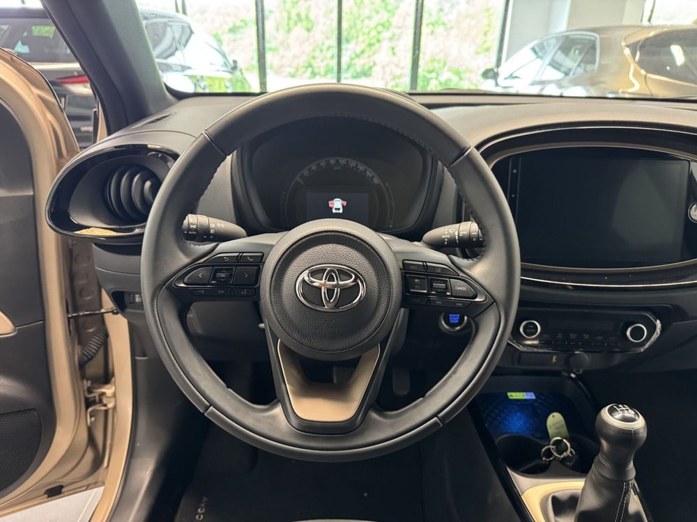 Toyota Aygo X usata a Como (8)