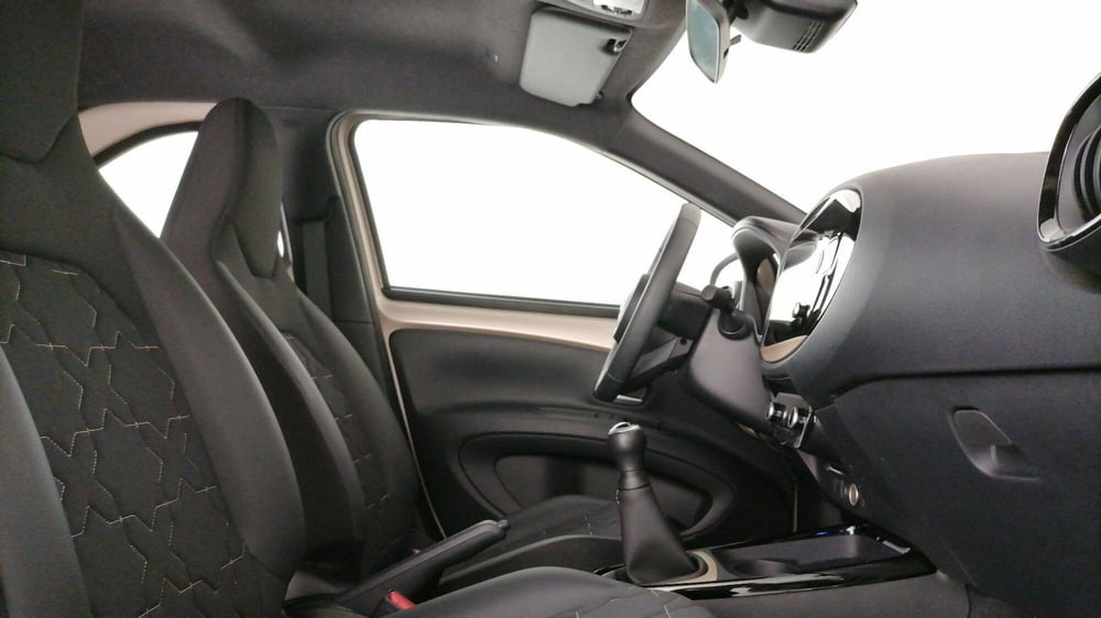Toyota Aygo X usata a Roma (6)