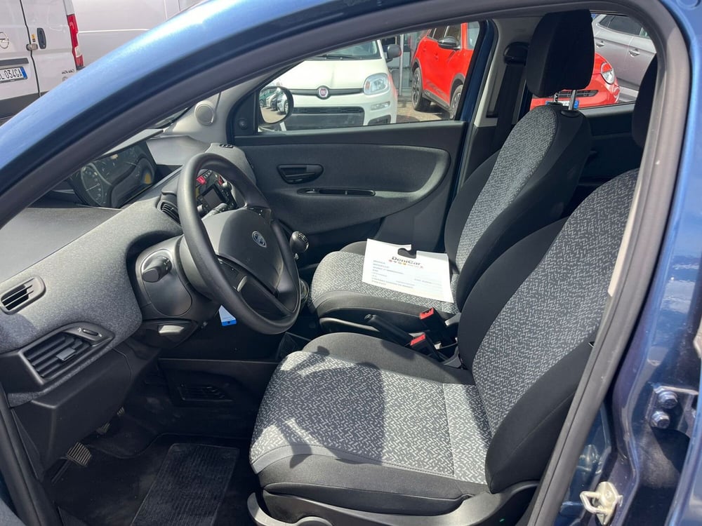 Lancia Ypsilon usata a Milano (11)