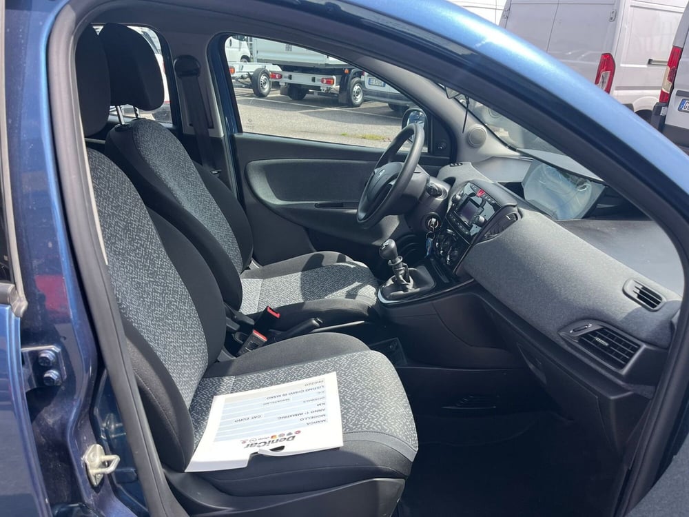 Lancia Ypsilon usata a Milano (12)