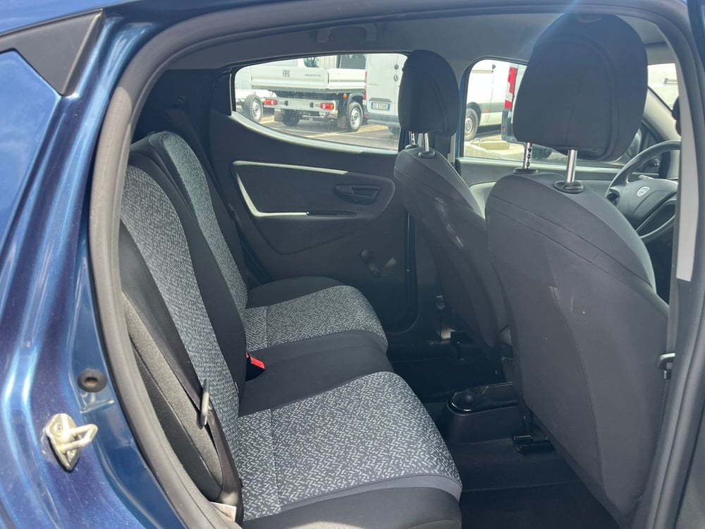 Lancia Ypsilon usata a Milano (13)