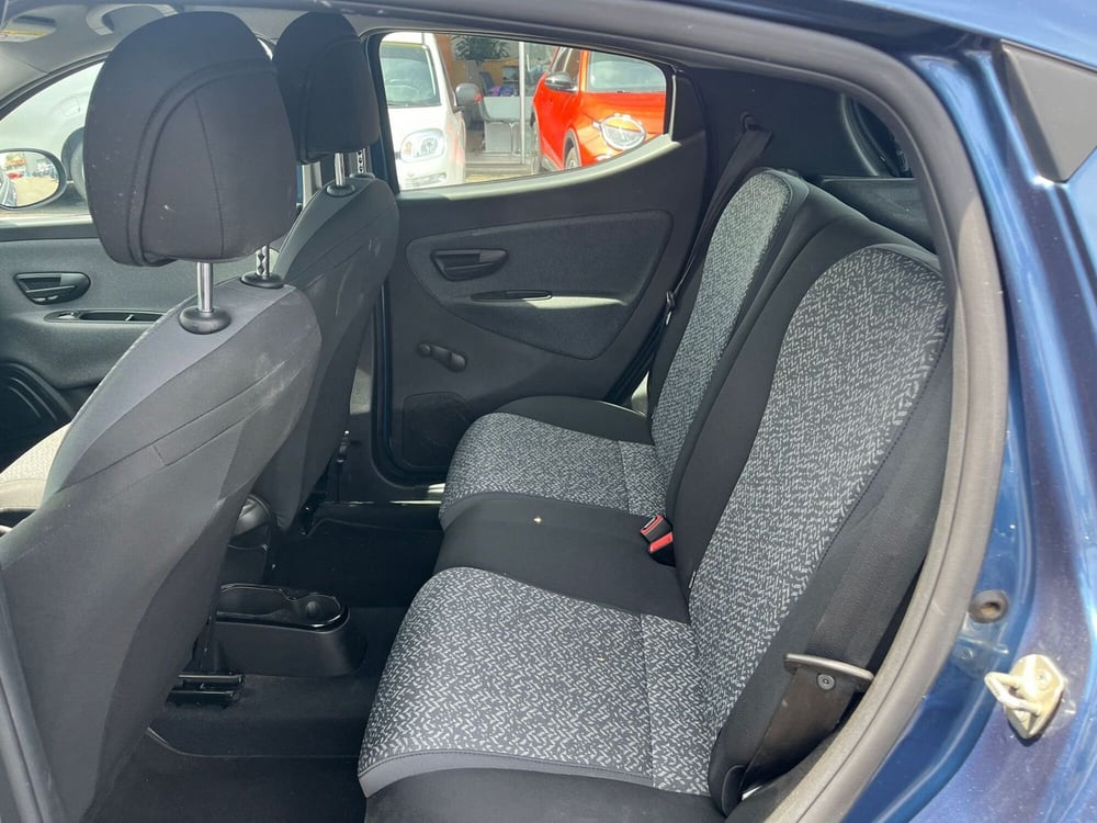 Lancia Ypsilon usata a Milano (14)