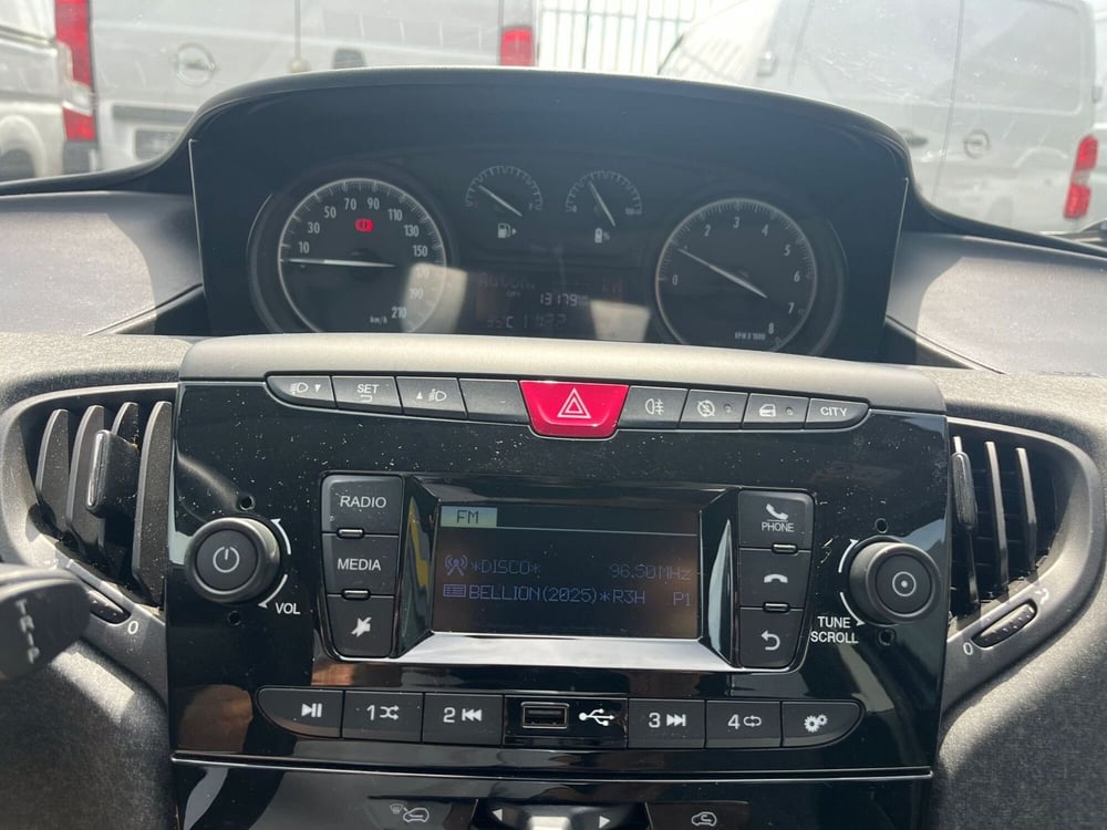 Lancia Ypsilon usata a Milano (17)