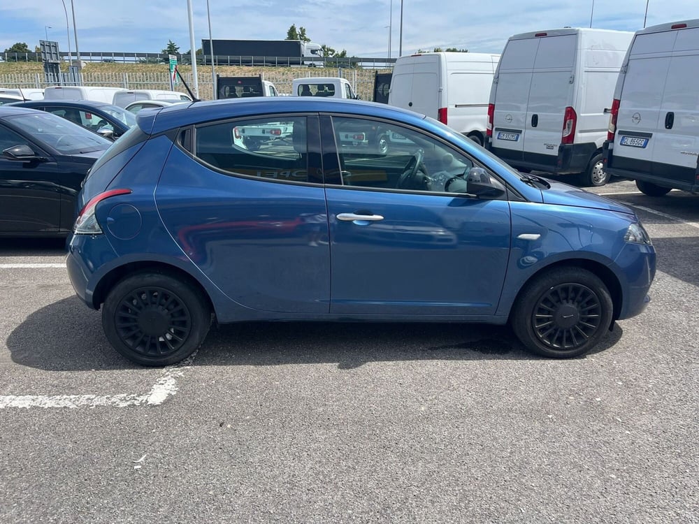 Lancia Ypsilon usata a Milano (5)