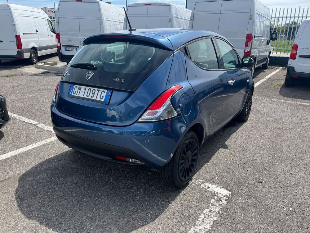 Lancia Ypsilon usata a Milano (7)