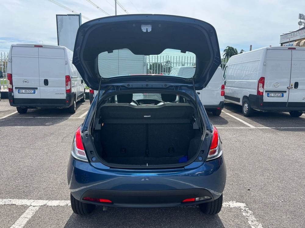 Lancia Ypsilon usata a Milano (9)